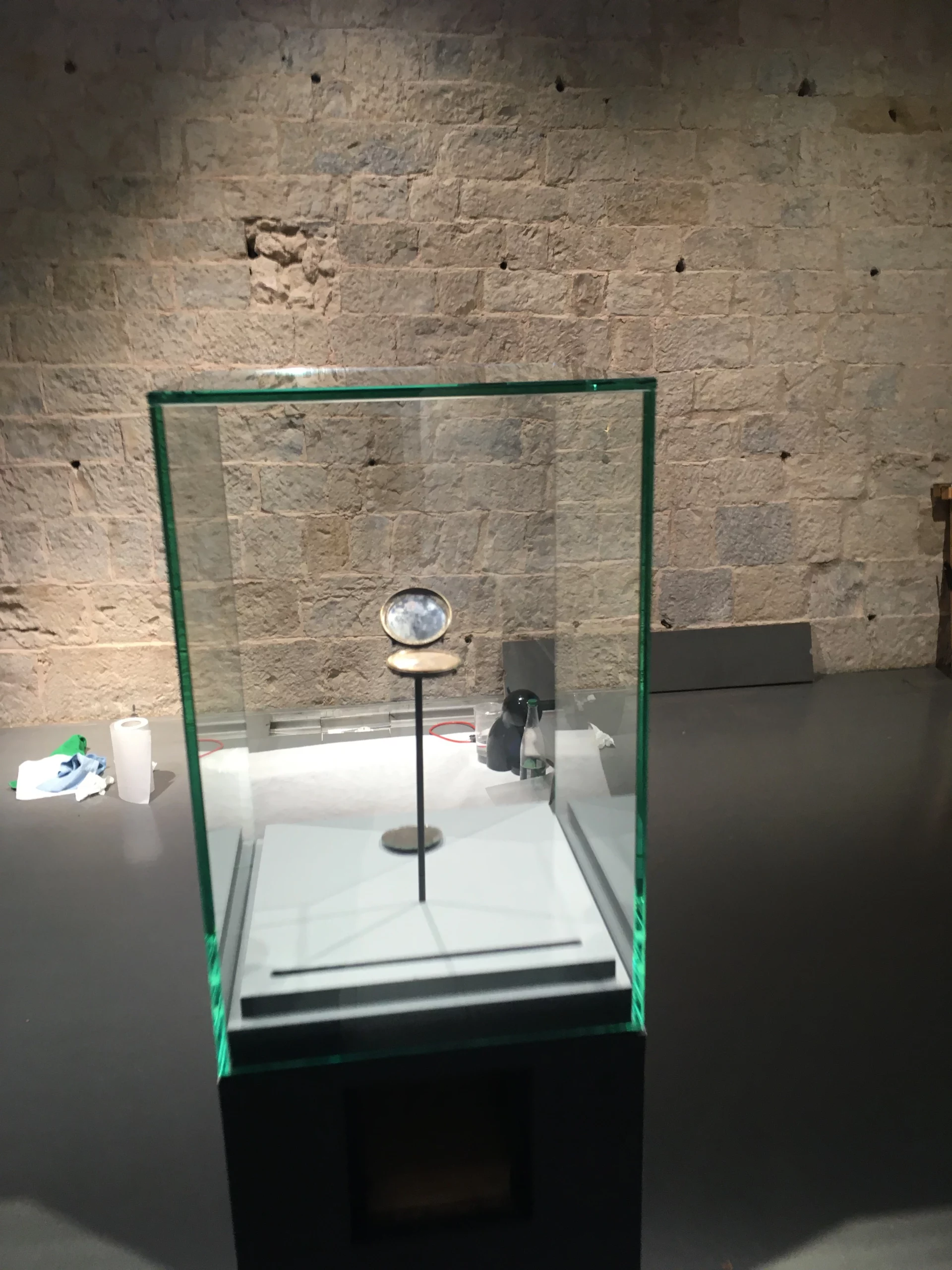 Socle d’un miroir monétaire de Néron
