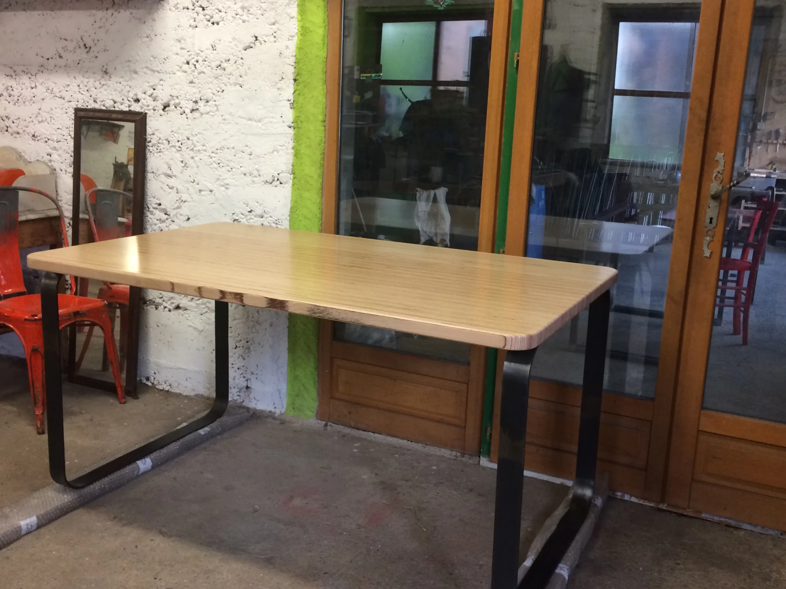 Table pied cintré